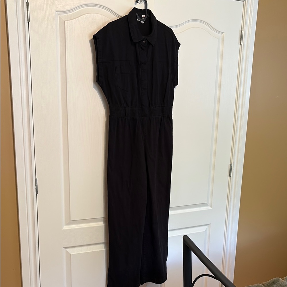 Hunter and Brown Black Sleeveless Jumpsuit.